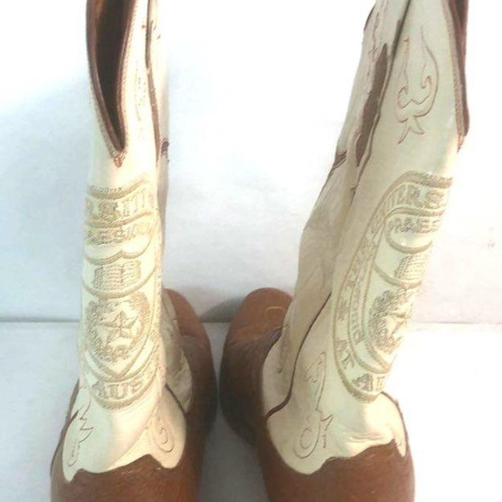 UT Longhorn Men 9D or Women 10.5 - Picture 2 of 6